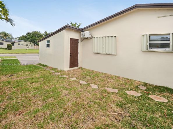 6550 SW 8th St, Pembroke Pines FL 33023