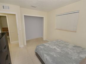 6550 SW 8th St, Pembroke Pines FL 33023