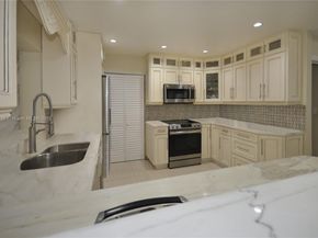 6550 SW 8th St, Pembroke Pines FL 33023