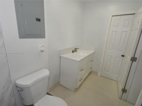 6550 SW 8th St, Pembroke Pines FL 33023