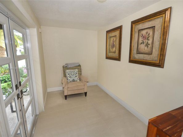 6550 SW 8th St, Pembroke Pines FL 33023