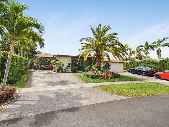6550 SW 8th St, Pembroke Pines FL 33023