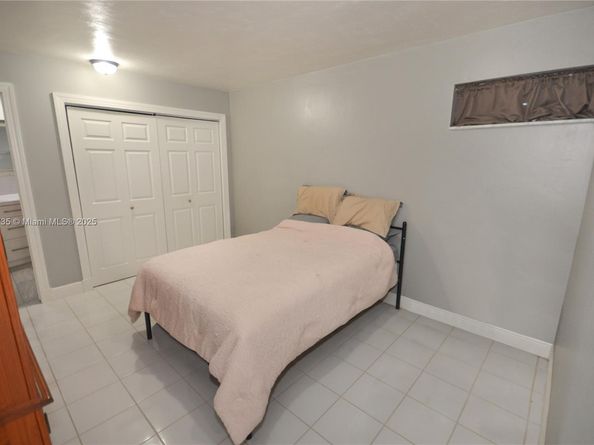 6550 SW 8th St, Pembroke Pines FL 33023