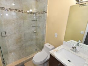 6550 SW 8th St, Pembroke Pines FL 33023