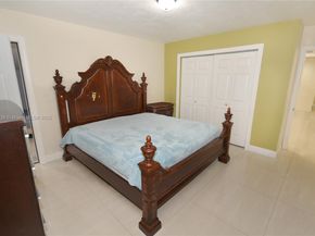 6550 SW 8th St, Pembroke Pines FL 33023
