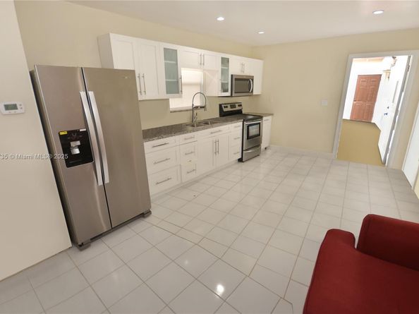 6550 SW 8th St, Pembroke Pines FL 33023