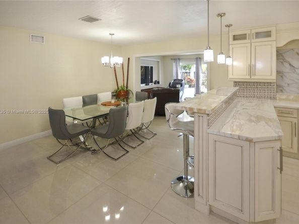 6550 SW 8th St, Pembroke Pines FL 33023