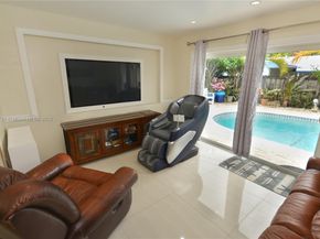 6550 SW 8th St, Pembroke Pines FL 33023