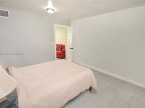 6550 SW 8th St, Pembroke Pines FL 33023