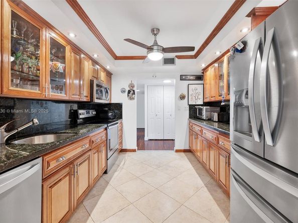 1000 Parkview Dr 220, Hallandale Beach FL 33009