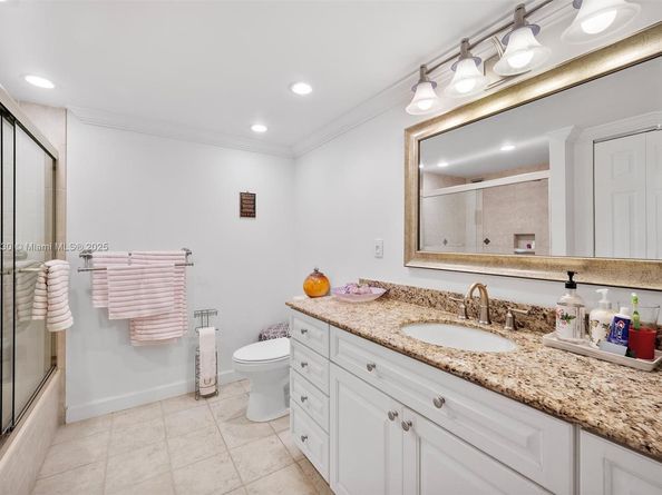 1000 Parkview Dr 220, Hallandale Beach FL 33009