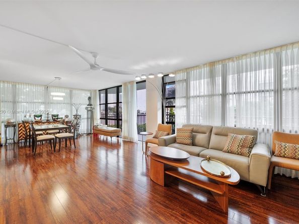 1000 Parkview Dr 220, Hallandale Beach FL 33009