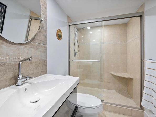 1000 Parkview Dr 220, Hallandale Beach FL 33009