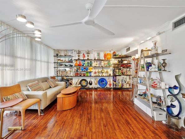 1000 Parkview Dr 220, Hallandale Beach FL 33009