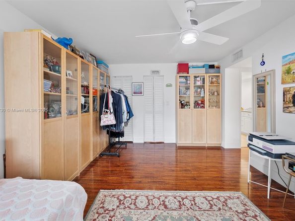 1000 Parkview Dr 220, Hallandale Beach FL 33009