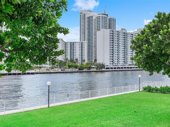 1000 Parkview Dr 220, Hallandale Beach FL 33009