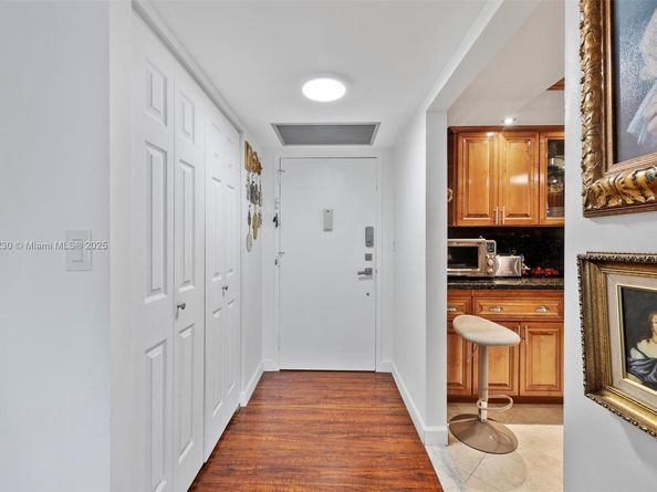 1000 Parkview Dr 220, Hallandale Beach FL 33009