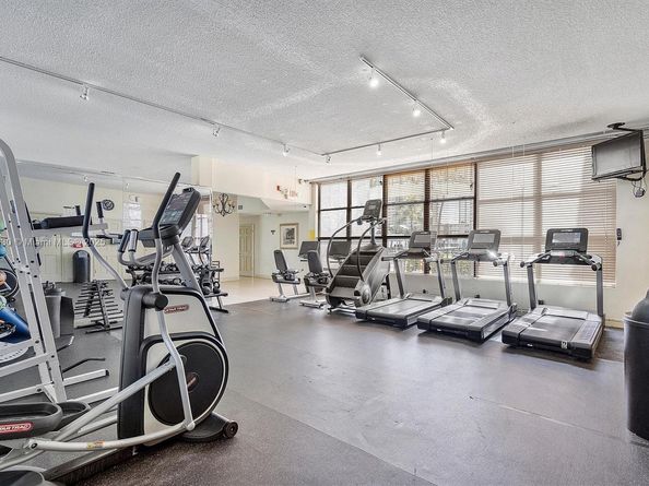 1000 Parkview Dr 220, Hallandale Beach FL 33009