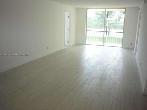 9520 S Hollybrook Lake Dr 205, Pembroke Pines FL 33025