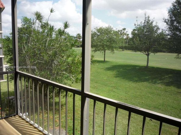 9520 S Hollybrook Lake Dr 205, Pembroke Pines FL 33025