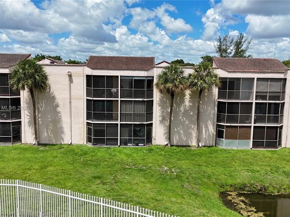 3396 Foxcroft Rd 305, Miramar FL 33025
