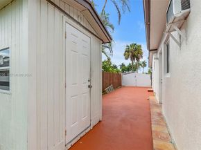 9625 SW 47th St, Miami FL 33165