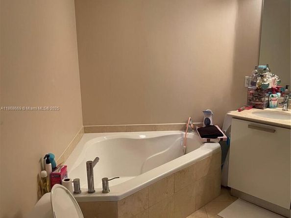 3000 NE 188th St 706, Aventura FL 33180