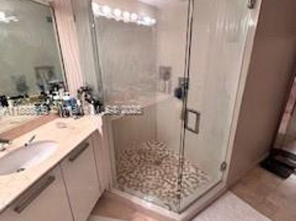 3000 NE 188th St 706, Aventura FL 33180