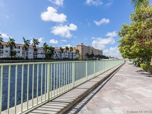 3000 NE 188th St 706, Aventura FL 33180