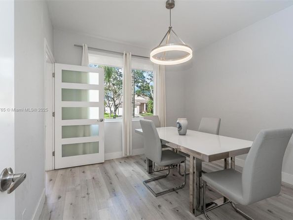 925 Briar Ridge Rd, Weston FL 33327