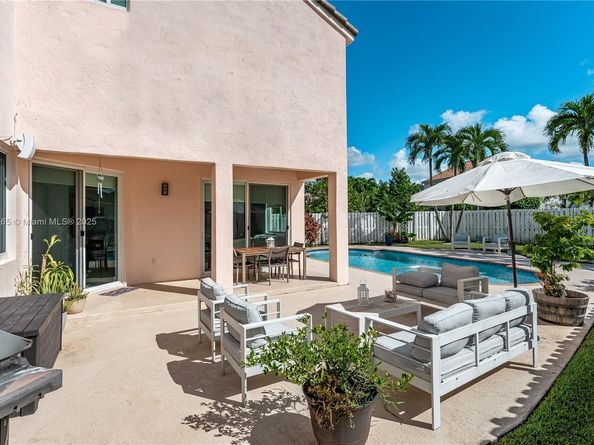 925 Briar Ridge Rd, Weston FL 33327