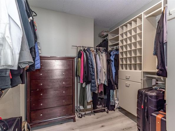 925 Briar Ridge Rd, Weston FL 33327
