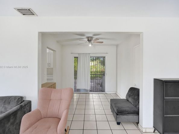 579 NW 119th St, Miami FL 33168