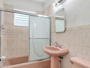 579 NW 119th St, Miami FL 33168
