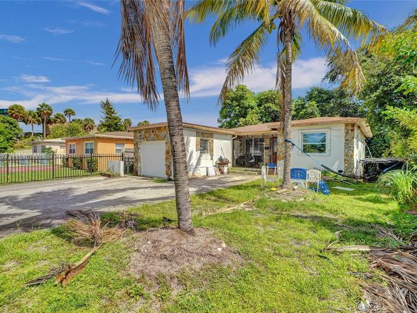 579 NW 119th St, Miami FL 33168