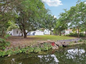 299 S Biscayne River Dr, Miami FL 33169