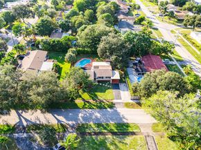 475 NW 46th Ter, Plantation FL 33317