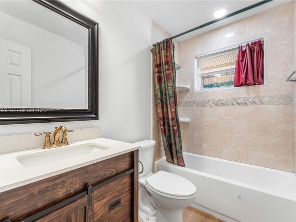 475 NW 46th Ter, Plantation FL 33317