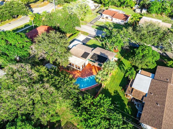 475 NW 46th Ter, Plantation FL 33317