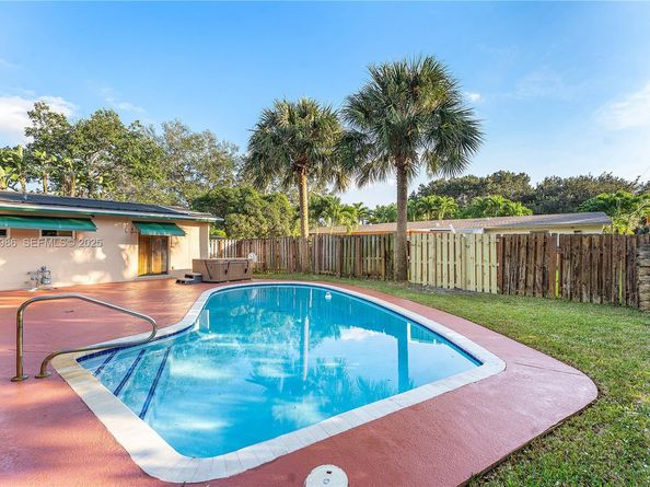 475 NW 46th Ter, Plantation FL 33317