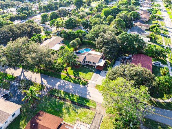 475 NW 46th Ter, Plantation FL 33317