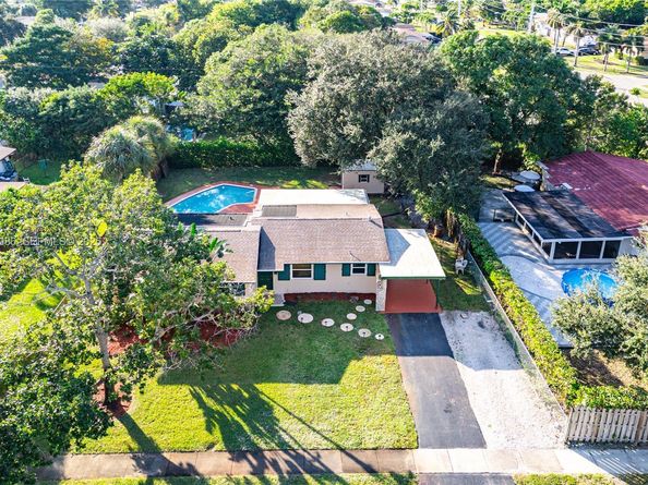 475 NW 46th Ter, Plantation FL 33317