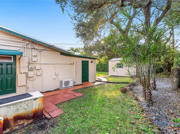 475 NW 46th Ter, Plantation FL 33317