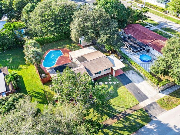 475 NW 46th Ter, Plantation FL 33317