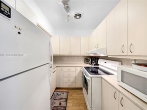 900 SW 10th Ter 8S, Hallandale Beach FL 33009