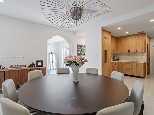 5925 La Gorce Dr, Miami Beach FL 33140