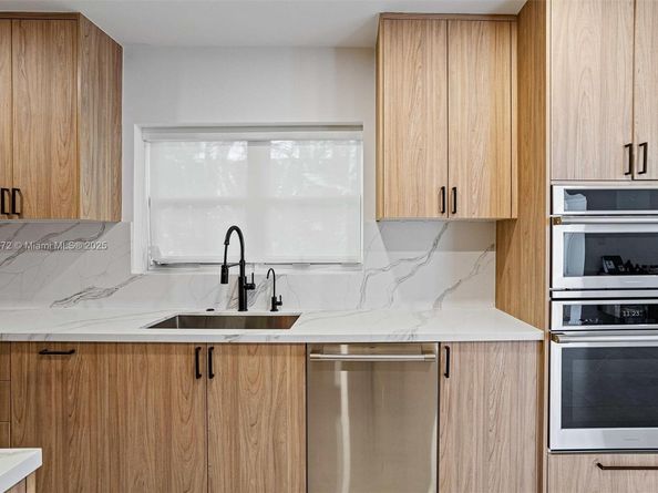 5925 La Gorce Dr, Miami Beach FL 33140