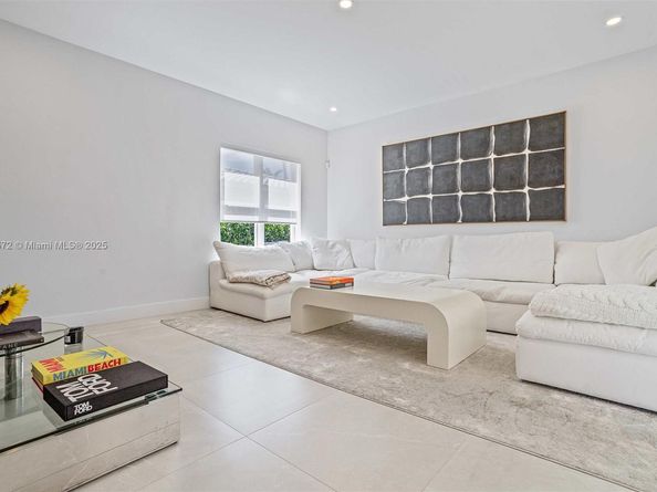 5925 La Gorce Dr, Miami Beach FL 33140