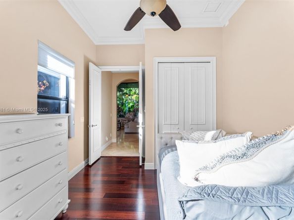 10775 Blue Palm St, Plantation FL 33324