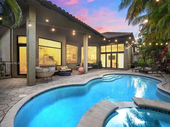 10775 Blue Palm St, Plantation FL 33324